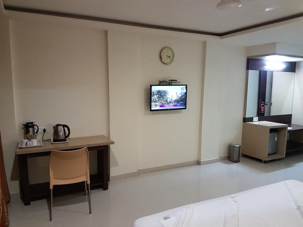 Swagath Grand Suchitra Hotel Hyderabad Exterior foto